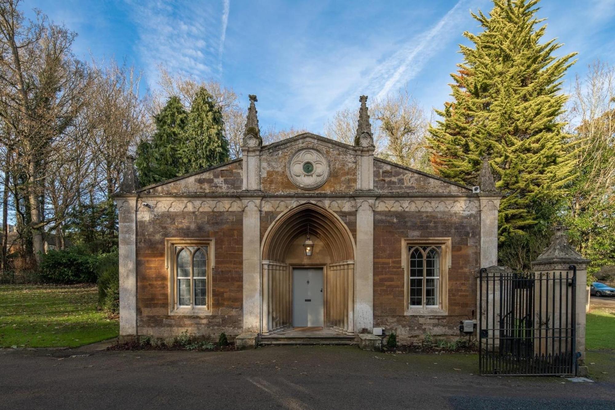 Rushton Hall Hotel And Spa Kettering Exterior photo