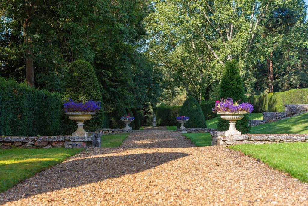 Rushton Hall Hotel And Spa Kettering Exterior photo