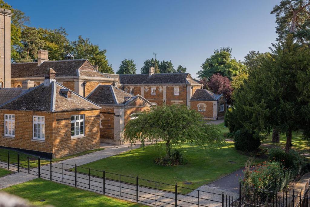 Rushton Hall Hotel And Spa Kettering Exterior photo